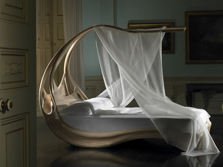 кровать с балдахином