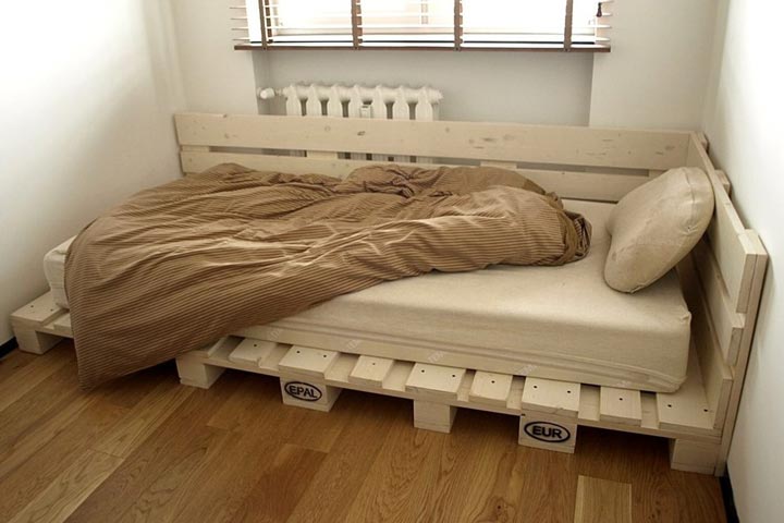 кровать из паллет